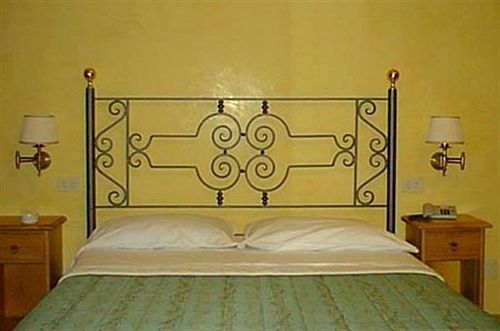Fidene Hotell *