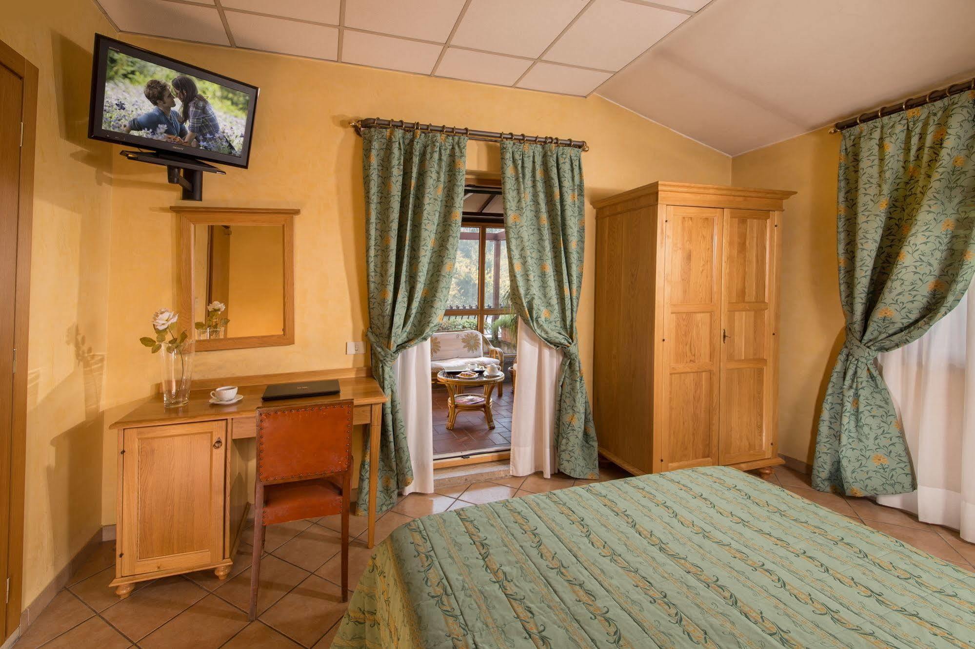 Fidene Hotell *